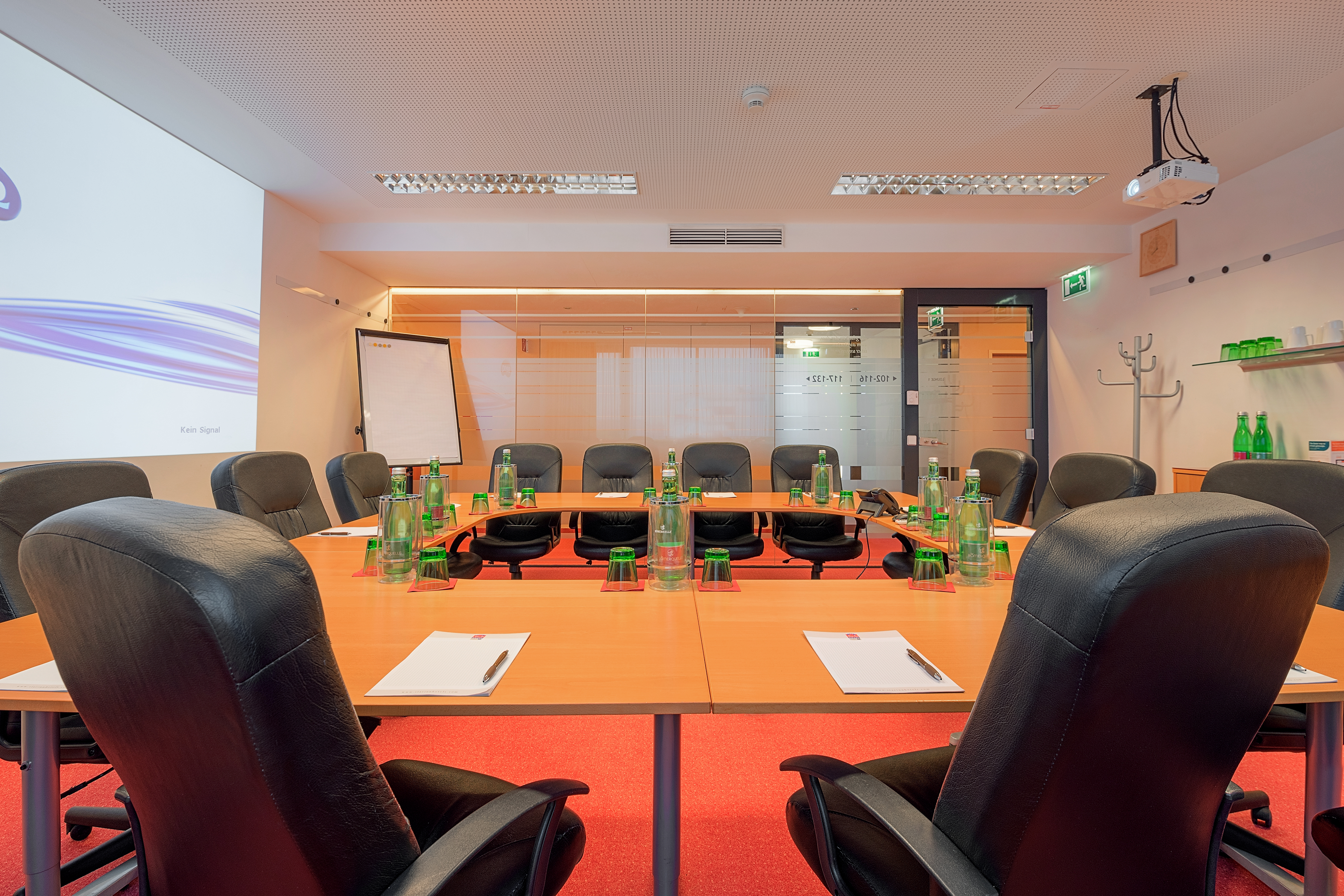 Hotel: Besprechungsraum Tageslicht und Tagungstechnik
 - Leonardo Salzburg Airport