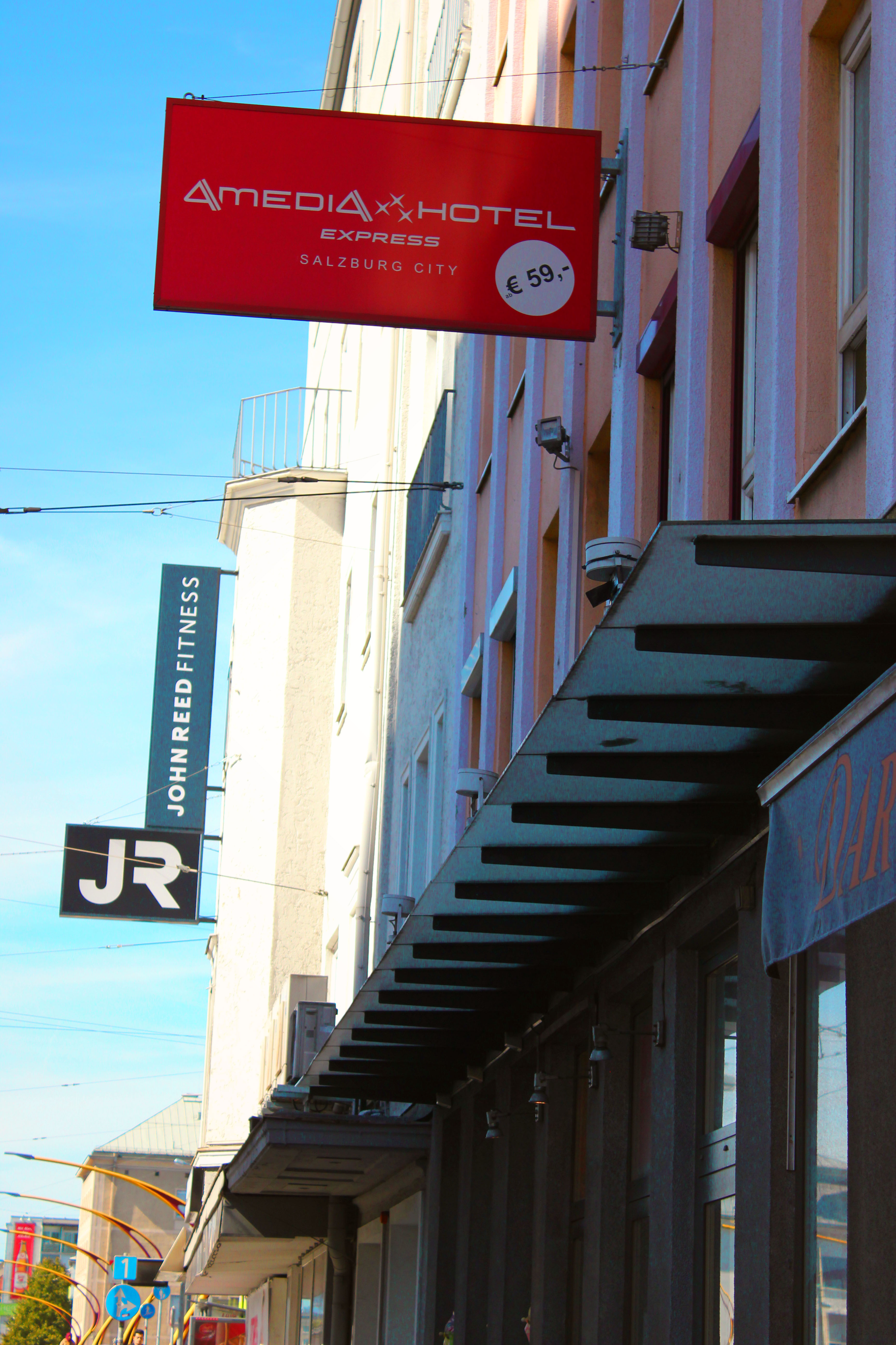 Stadthotels - Kinderbetreuung - Hotelansicht von außen - Amedia Hotel Express Salzburg