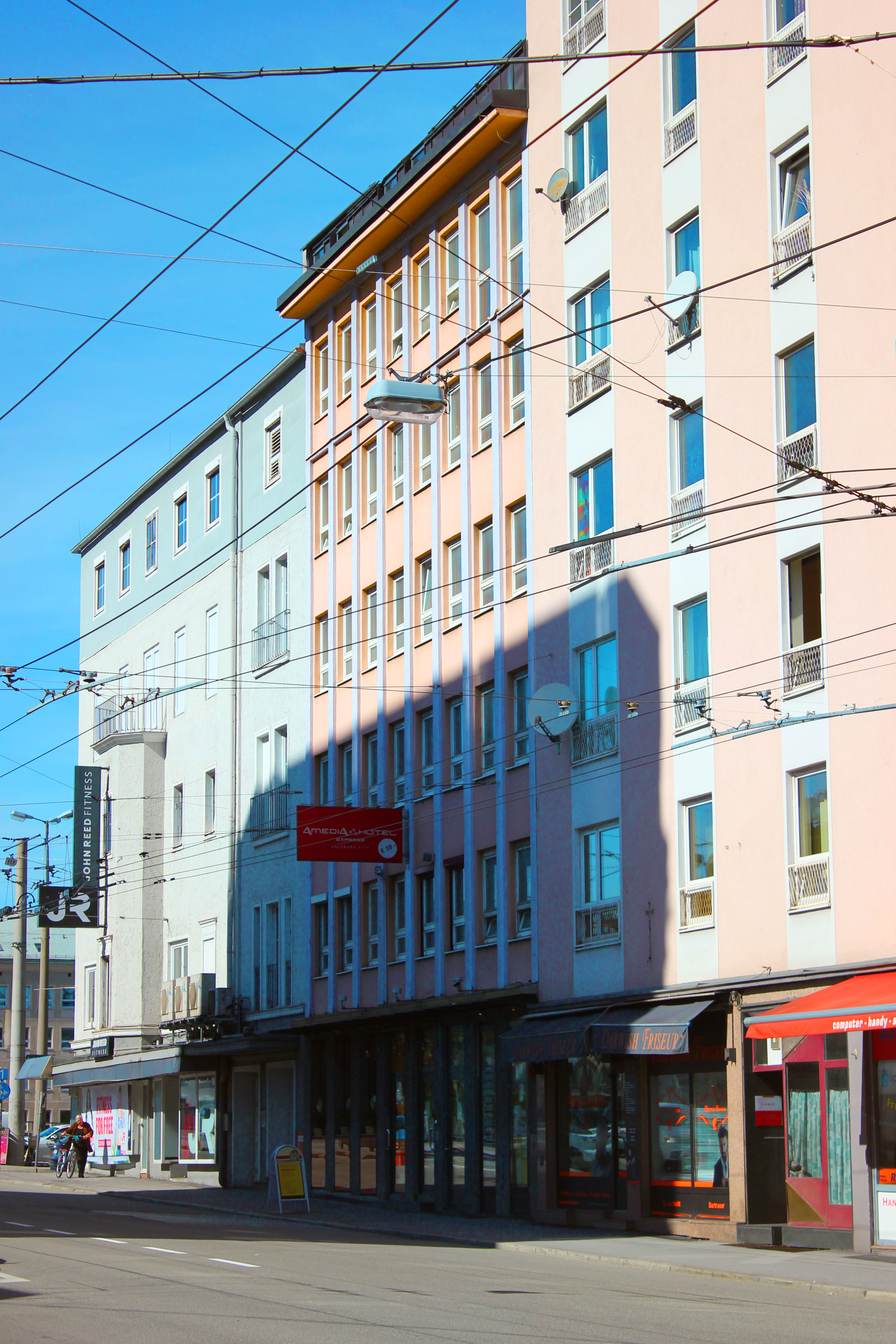 Stadthotels - Kinderbetreuung - Ansicht des Hotels von außen - Amedia Hotel Express Salzburg