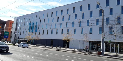 Stadthotels - Klassifizierung: 3 Sterne - Salzburg-Stadt (Salzburg) - Das Motel One Salzburg Süd liegt direkt an der Alpenstraße südlich des Stadtzentrums - Hotel Motel One Salzburg-Süd