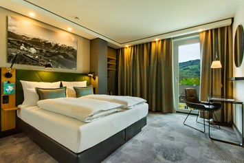 Hotel: Zimmer im Salzburger Land Design mit Boxspringbetten erwarten Sie - Hotel Motel One Salzburg-Süd