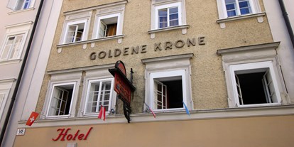 Stadthotels - Parkplatz: gebührenpflichtig in Gehweite - Österreich - Außenansicht Hotel Krone 1512 - Hotel Krone 1512