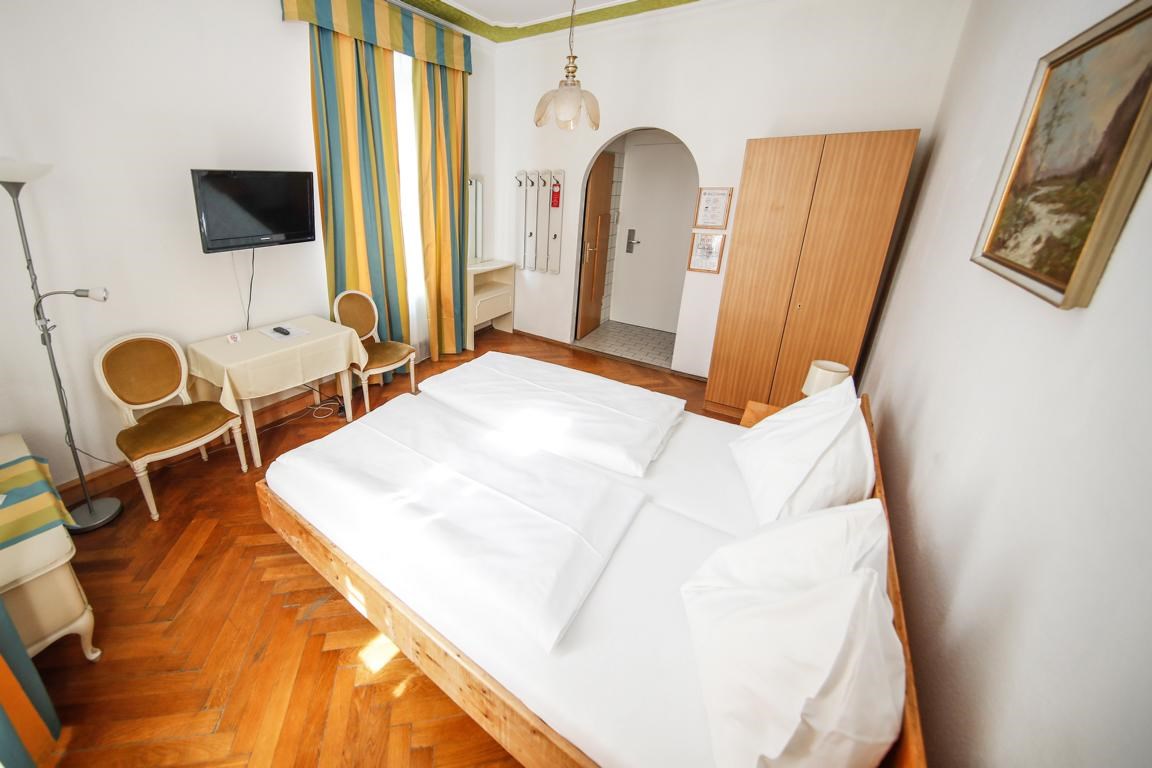 Hotel Garni Lehenerhof Zimmerkategorien Doppelzimmer straßenseitig