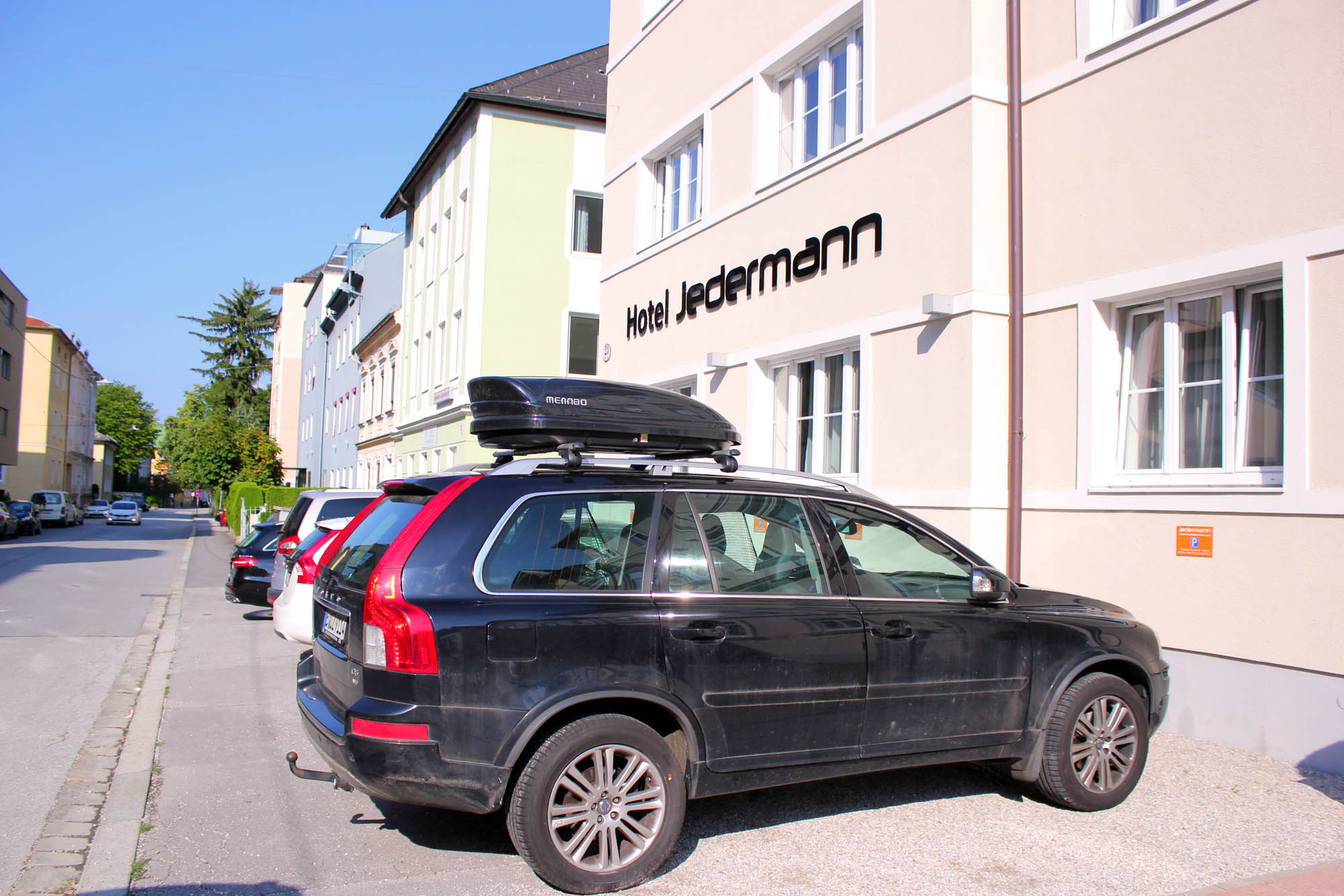 Stadthotels - Parkplatz: gebührenpflichtig beim Hotel - Salzburg - Parkplatz des Hotels Jedermann - Hotel Jedermann