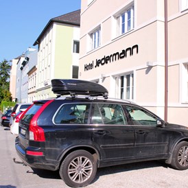 Hotel: Parkplatz des Hotels Jedermann - Hotel Jedermann