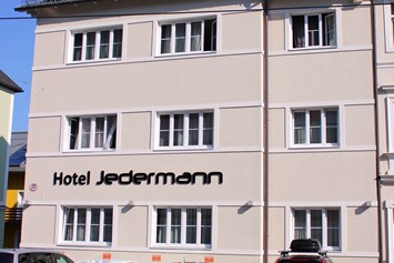 Hotel: Außenansicht - Hotel Jedermann