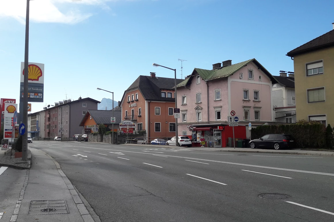 Hotel: Hotel Vogelweiderhof ist direkt neben der Straße einfach zu finden - Hotel Vogelweiderhof