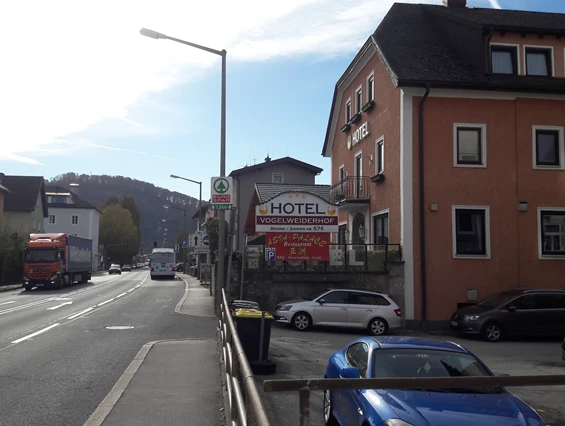 Hotel: Hotel Vogelweiderhof liegt in einer der wichtigsten Einfahrtsstraßen von Salzburg - Hotel Vogelweiderhof