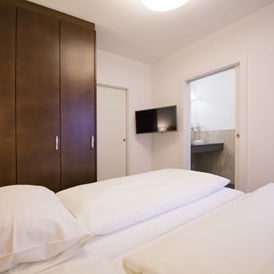 Hotel: Schlafzimmer - Ferienwohung "Stadtleben" - Das Grüne Hotel zur Post - 100% BIO