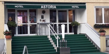 Stadthotels - Verpflegung: Frühstück - Salzburg-Stadt Maxglan - Eingang - Hotel Astoria
