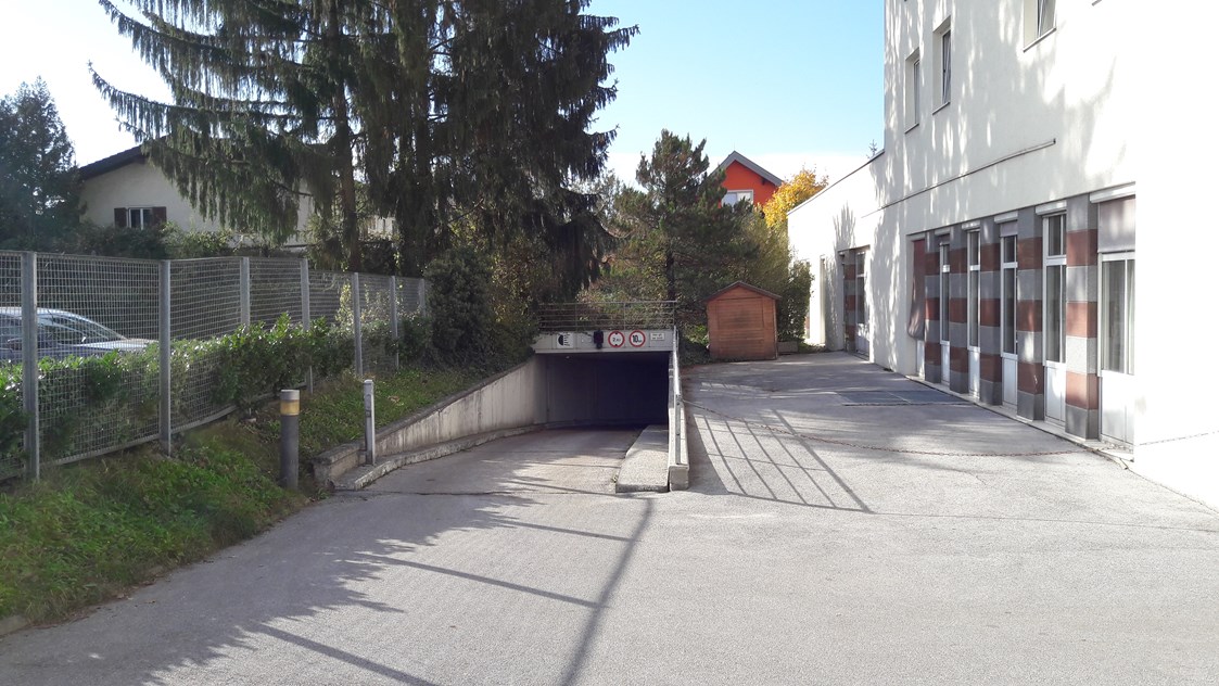 Hotel: Auch eine Tiefgarage ist vorhanden - FourSide Hotel Salzburg