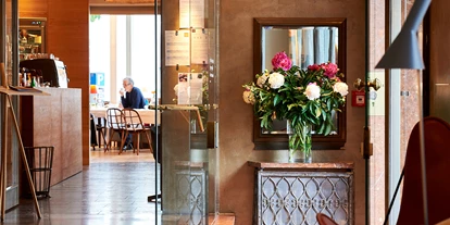 Stadthotels - Preisniveau: gehoben - Eingang zur Bar - Hotel Auersperg