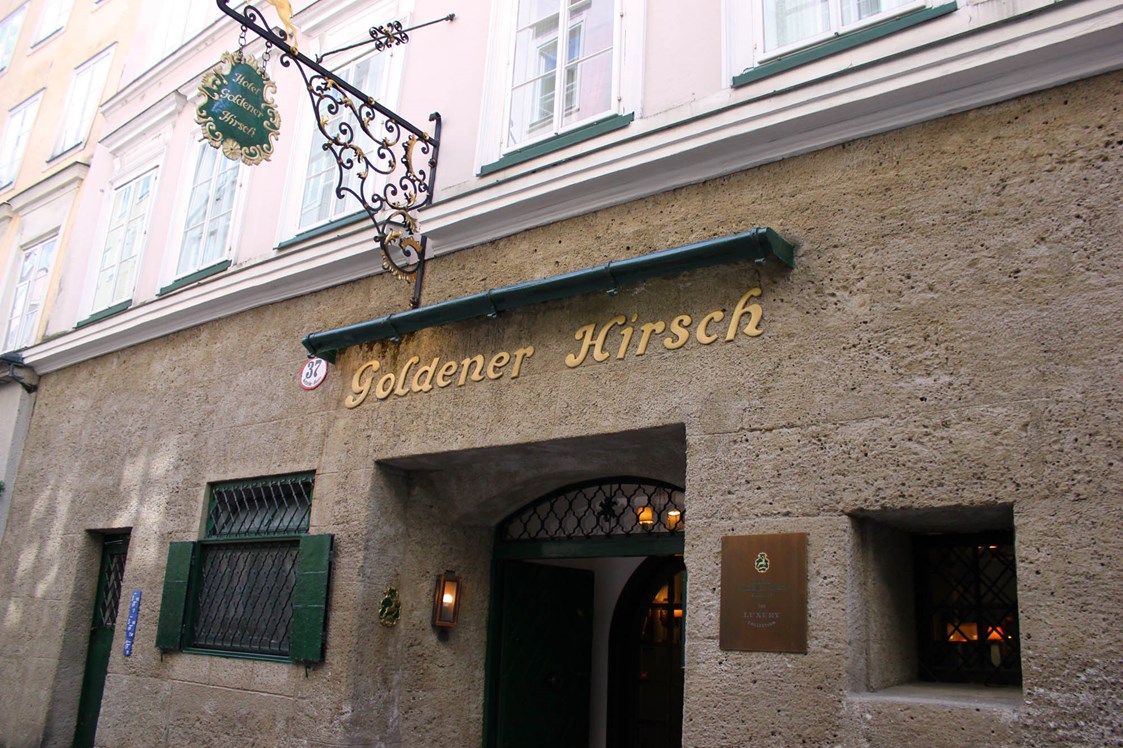 Hotel: In bester Lage bietet das Hotel Goldener Hirsch höchsten Standard mitten in Salzburg. - Hotel Goldener Hirsch