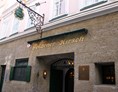 Hotel: In bester Lage bietet das Hotel Goldener Hirsch höchsten Standard mitten in Salzburg. - Hotel Goldener Hirsch