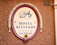 Hotel: Hinweisschild vom Hotel - Radisson Blu Hotel Altstadt